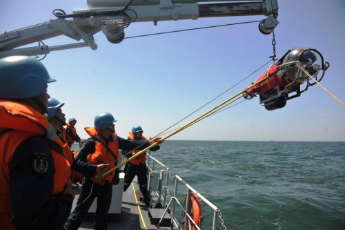 中国海军“机器人”消灭智能水雷(组图) 中国海军“机器人”消灭智能水雷(组图)