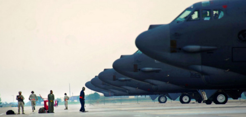 ���վ�B-52��ը����Ⱥ(��ͼ)