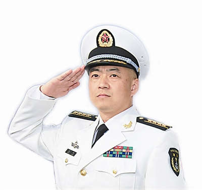 航母辽宁舰入列当天的张峥 航母辽宁舰入列当天的张峥