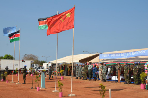 举行庄严而隆重的升旗仪式 举行庄严而隆重的升旗仪式