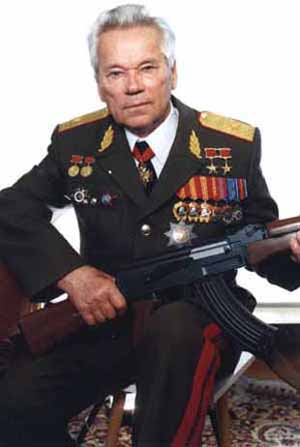 米哈伊尔·卡拉什尼科夫和他的AK-47 米哈伊尔·卡拉什尼科夫和他的AK-47