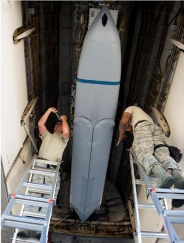 美军B-1B轰炸机弹舱挂载新型远程反舰导弹 美军B-1B轰炸机弹舱挂载新型远程反舰导弹