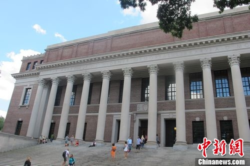 图为哈佛大学图书馆藏有《孙子兵法》 韩胜宝摄 图为哈佛大学图书馆藏有《孙子兵法》 韩胜宝摄