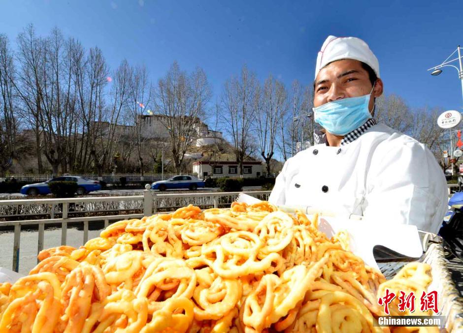 卡赛热销 拉萨民众喜迎藏历新年