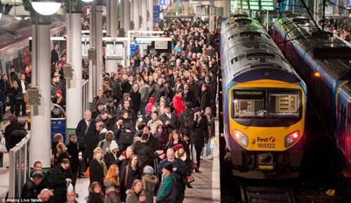 11��ǿ������Ϯ��Ӣ���ϲ��������ͣ�ˣ������ÿ�������վ��