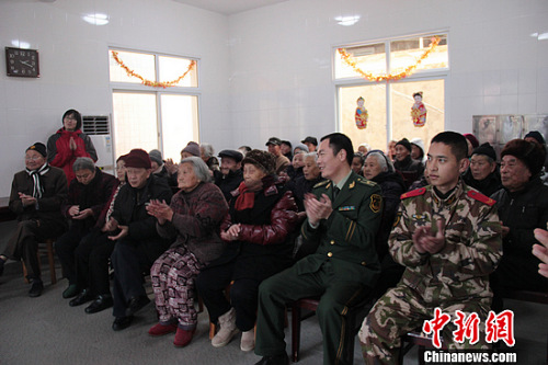 2��13�գ��㽭��ɽ����������Ժ�������ǻ���һ�ã��ۿ����㽭�����߷��ܶ���ɽ�߷�֧�����ӱ߷���ӹٱ������ı��ݡ�����ٱ����齨ο��С�ֶӣ�������ɽ������������Ժ����������ḣ�����Ŀ���ο�¹����ˣ�Ϊ������ȥ�˾��ı��ŵ����ս�Ŀ�������ڵ���Բ��