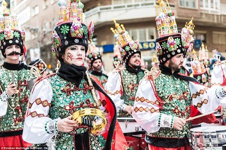 ���ܵ�������л����������ͳ����������Ա��װ��ȴ�ǳ�����������顣ͼΪ���Ŷ���˹�����װ����Ա��