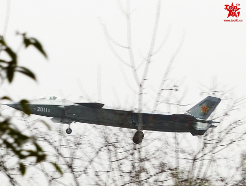 新版歼20成功首飞 有望2016年批量生产(组图) 新版歼20成功首飞 有望2016年批量生产(组图)