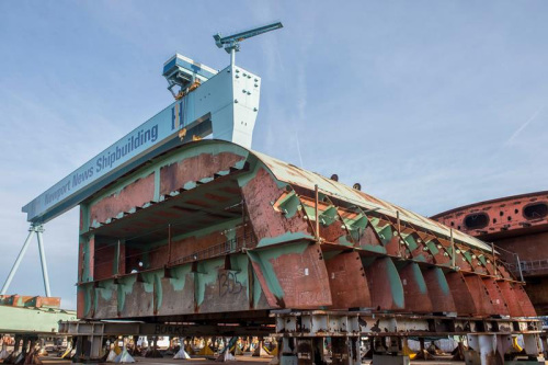 全球最强航母福特级二号舰开始铺设龙骨(组图) 全球最强航母福特级二号舰开始铺设龙骨(组图)