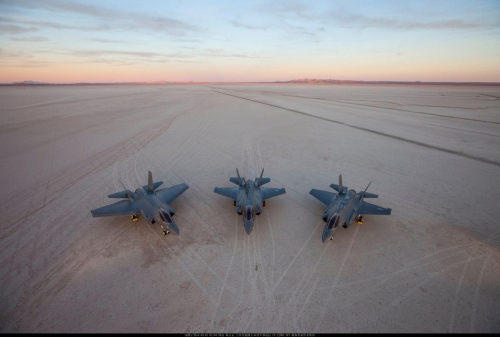 三剑合璧:F-35三型战机拍全家福(组图) 三剑合璧:F-35三型战机拍全家福(组图)