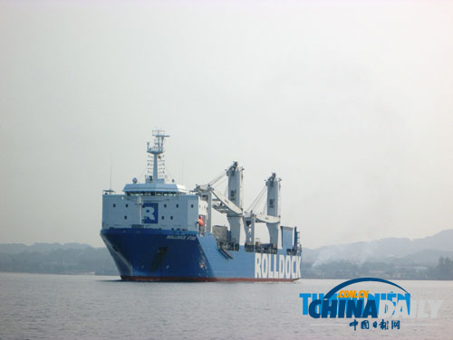 3月19日约19时,Rolldock Star货轮托运胡志明市号基洛级潜艇HQ183驶入越南庆化省金兰湾。 3月19日约19时,Rolldock Star货轮托运胡志明市号基洛级潜艇HQ183驶入越南庆化省金兰湾。