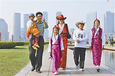 图5:韩宪德幸福的一家。 图5:韩宪德幸福的一家。