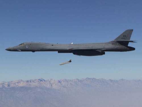 ����һ��B-1B��ը��Ͷ���¡�Զ�̷�������������ͼ)