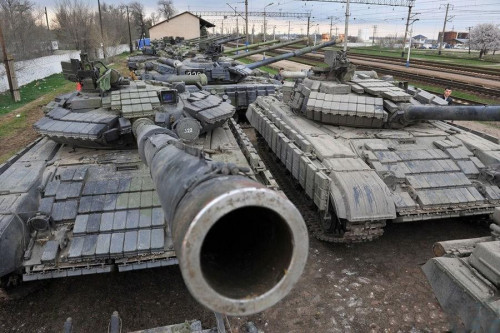 普京下令将缴获的百余辆坦克归还乌军(组图) 普京下令将缴获的百余辆坦克归还乌军(组图)
