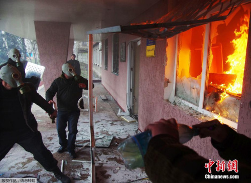 乌克兰多地爆发流血武装冲突 乌克兰多地爆发流血武装冲突
