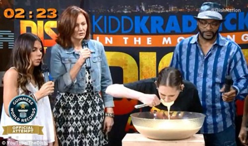 ����Ů��Ī��˹����3���ӳԵ�5.5���ﲼ��