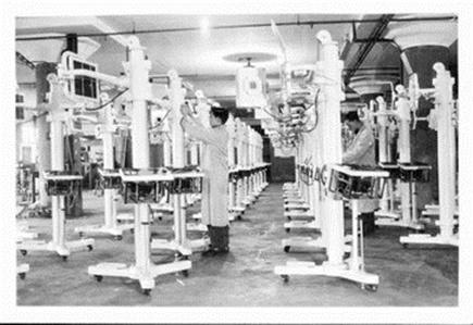 上世纪五十年代,X光机在上海成批生产。 (资料照片) 上世纪五十年代,X光机在上海成批生产。 (资料照片)