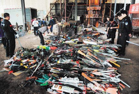 �����գ���ɳ�������������սɵĹ���ǹ֧�͵��ߡ������ ��