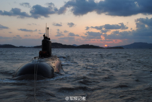 解放军新型潜艇将与中俄舰艇编队自主对抗(组图) 解放军新型潜艇将与中俄舰艇编队自主对抗(组图)
