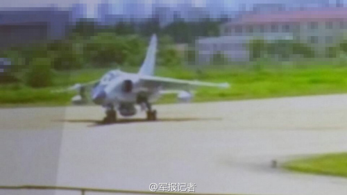 中俄军演出动10余架歼轰7及空警200(组图) 中俄军演出动10余架歼轰7及空警200(组图)