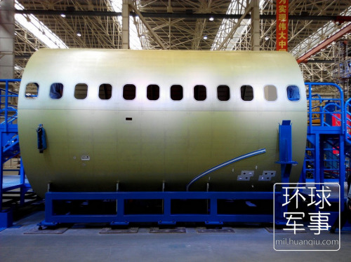 国产大飞机C919前机身大部段成功下线 (组图) 国产大飞机C919前机身大部段成功下线 (组图)