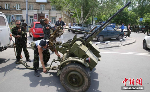 ����ͼ���ڿ������������װ��Ա�����ǹ