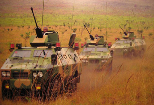 资料图:中国民企生产的装甲车列装刚果(布)陆军 资料图:中国民企生产的装甲车列装刚果(布)陆军