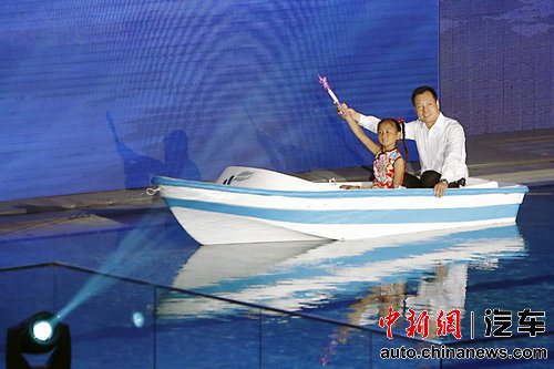 ����÷����˹-�������۷������޹�˾�߼�ִ�и��ܲá�÷����˹-������Ը�����ί����ϯ���������ЯС���ѳ���Ը֮�۵ǳ�