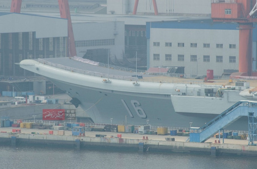 辽宁舰曝新照:与弹射器无缘?(组图) 辽宁舰曝新照:与弹射器无缘?(组图)