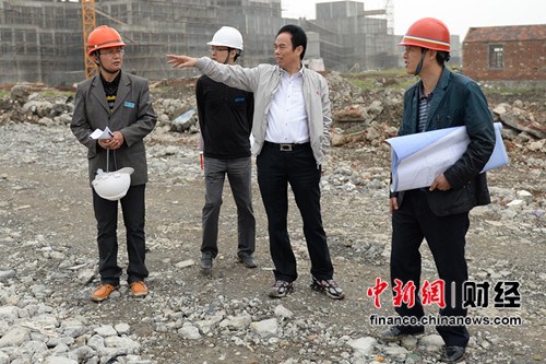 高德康亲自视察康博苑建设工地 高德康亲自视察康博苑建设工地