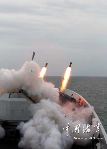 东海舰队054A新护编队出动打“潜艇”(组图) 东海舰队054A新护编队出动打“潜艇”(组图)