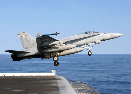 美海军斥资19亿美元采购2型共44架舰载战机