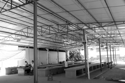 市场里冷冷清清 市场里冷冷清清