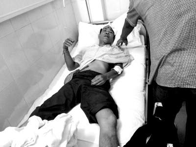 林进平在医院接受治疗 林进平在医院接受治疗