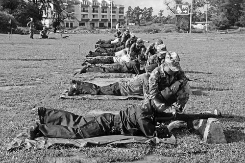 ��ѵ��Ա���ڽ������ѵ���������� ��Ӱ����