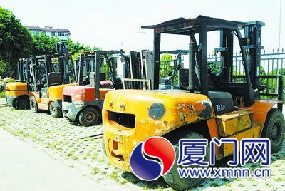 警方追回的部分叉车。 警方追回的部分叉车。