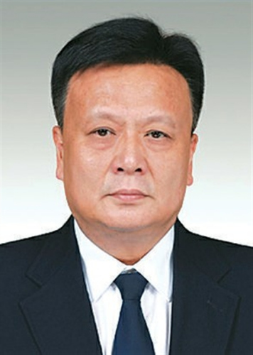 �쳤�����У�1961��6�³��������壬���Ὥ�ո��ʣ���ְ��ѧ��1978��10�²μӹ�����1984��12�¼����й��������������Ϻ��й�����ˮ�Ϲ����ֵ�ί��ǡ��ֳ��������Ϻ��й����־��÷�������ܶӵ�ί��ǡ��ܶӳ���