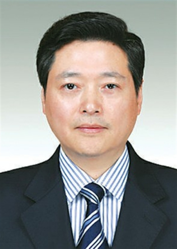 ���ƽ���У�1962��6�³��������壬�����㽭���ˣ���ְ��ѧ��1983��8�²μӹ�����1997��2�¼����й��������������Ϻ��й����־�������ί����ǡ������Ρ���ί��ǡ������Ϻ��й����ֳ��뾳�����ֵ�ί��ǡ��ֳ���