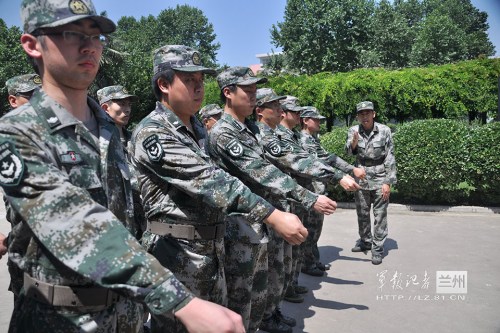 据军报记者网报道,近日,一阵急促的紧急集合号声,打破了宝鸡北方动力