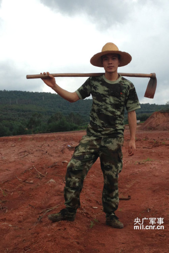 ͼΪ���ϱ߷��ܶ�սʿл��ð�վ���Ⱥ�ڣ���ֹĿǰ��Ȼû���ټ���