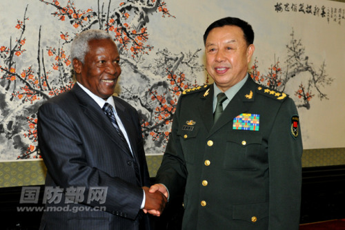 10��10�����磬�����ί����ϯ�������Ͻ��ڰ�һ��¥��������õĽ�Ͳ�Τ������������������������ΰ�� 