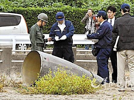 2011年10月,自卫队小松基地一架F-15副油箱脱落 (资料图) 2011年10月,自卫队小松基地一架F-15副油箱脱落 (资料图)