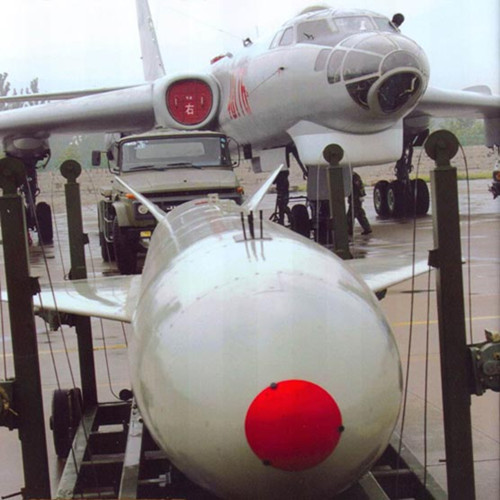 轰6H轰炸机加挂鹰击-63空射型反舰导弹 。(资料图) 轰6H轰炸机加挂鹰击-63空射型反舰导弹 。(资料图)