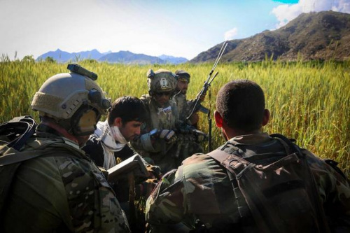 资料图:美军与阿富汗部队联合行动 资料图:美军与阿富汗部队联合行动