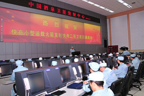 “快舟”火箭可在自然灾害突发、地面监测和通信系统发生故障时,实现卫星的快速发射和空间部署,及时获取灾害情况信息,为减少灾害损失和组织抗灾救灾创造条件。 “快舟”火箭可在自然灾害突发、地面监测和通信系统发生故障时,实现卫星的快速发射和空间部署,及时获取灾害情况信息,为减少灾害损失和组织抗灾救灾创造条件。