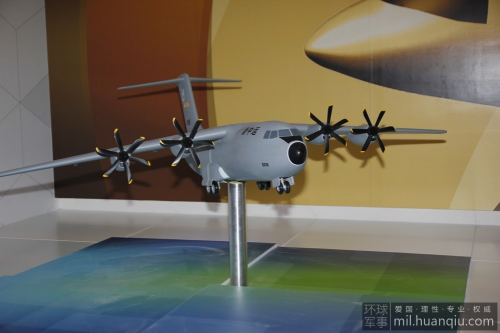 中国国际航空航天博览会上,首次曝光了标有“运-30”(Y30)和“新中运”字样的4发涡桨中型运输机的模型(资料图) 中国国际航空航天博览会上,首次曝光了标有“运-30”(Y30)和“新中运”字样的4发涡桨中型运输机的模型(资料图)