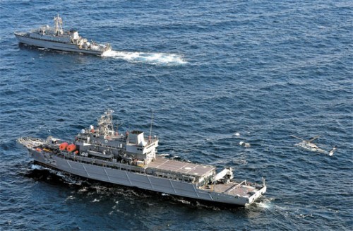 ͳӪ�����£����������ܽϲ������̽����(HMS����)��ˮ����Ѱ�Ƚ����ѣ�11��26�������ڸ�ɽǰ����ɨ�׽��ͽ򽢵İ����½���ˮ�������;�Ԯ��(ԭ����ͼ)