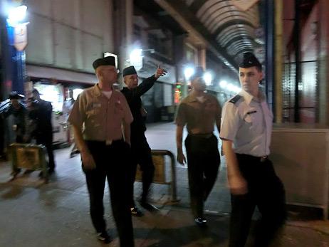 资料图:驻冲绳美军各军种宪兵联合巡逻检查军人违纪 资料图:驻冲绳美军各军种宪兵联合巡逻检查军人违纪