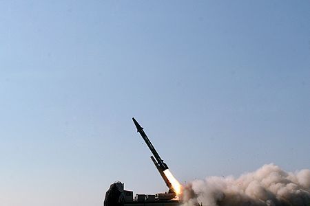 资料图:伊朗试射“波斯湾”型弹道导弹 资料图:伊朗试射“波斯湾”型弹道导弹