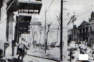 1937年12月,日军攻入南京。 1937年12月,日军攻入南京。
